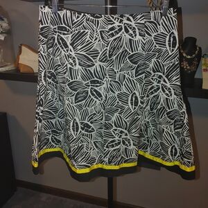 Amanda Lane Black and White Leaf Print Skirt with Yellow Trim, Size 16